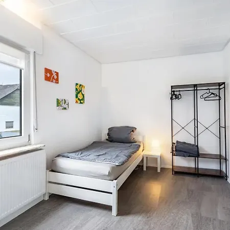 Am Suedwall Rechts - Modern, Geraeumig & Familienfreundlich 펜션 *