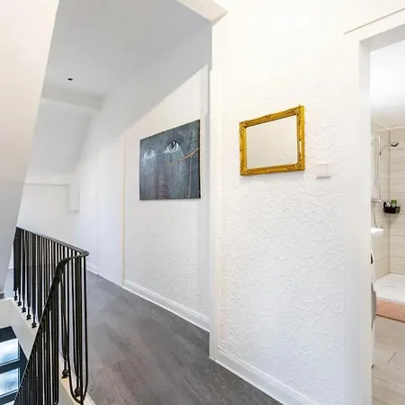 Am Suedwall Rechts - Modern, Geraeumig & Familienfreundlich 펜션 *