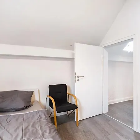 Am Suedwall Rechts - Modern, Geraeumig & Familienfreundlich 펜션